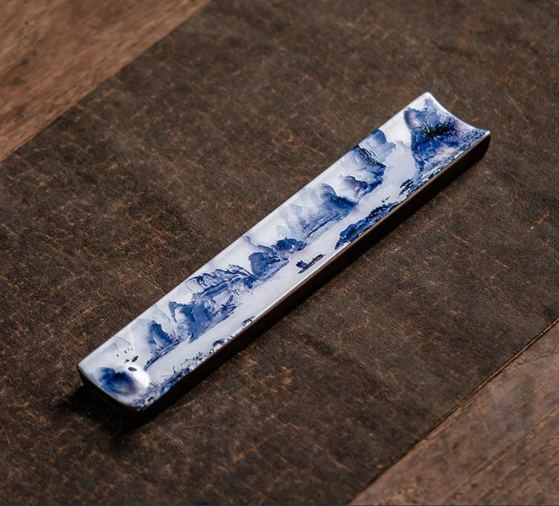 Porte encens en céramique.   ///   Ceramic incense base